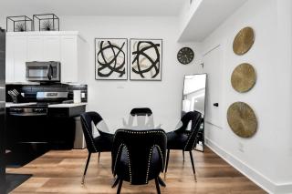 Houston Premier 3BR Near Airport & Downtown - 7