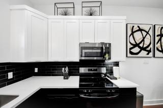 Houston Premier 3BR Near Airport & Downtown - 1