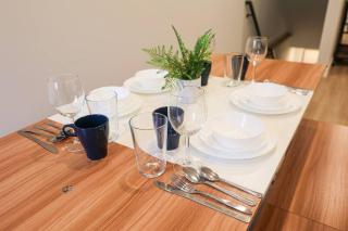 3Bdrm3Bath - Sleeps 10, WD, Wifi, Backyard, New - 4