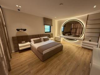 Luxury Pool Villa Paskuqan - Lakeside - 0