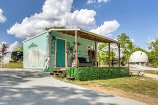 Couple's Retreat w/ Creek Access in Rogersville - 0