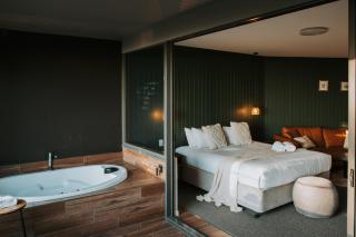 Luxury Spa Retreat with Ocean and Hinterland Views - 1