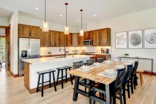 Downtown WP Villa 54 I Peloton Bike I Private Hot Tub I Great Views I Activity Program - 8