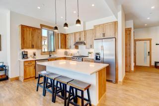 Downtown WP Elk Creek Condo E201 I Private Hot Tub I Great Views - 6