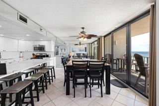 Rare Large Beachfront Penthouse Condo w600 sqft Rooftop Balcony & Beach Chairs - 5