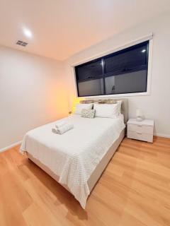 Modern Braybrook 3BR Near CBD Parking WiFi Stay - 5