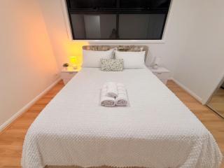 Modern Braybrook 3BR Near CBD Parking WiFi Stay - 2