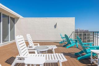 NEWLY RENOVATED Beachfront Edgewater Penthouse 3bd3ba FREE beach chairs - 0