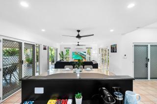 Cullen Bay Retreat with Pool - Balcony & Marina Stroll - 9