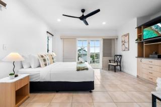 Cullen Bay Retreat with Pool - Balcony & Marina Stroll - 1