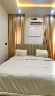 Okota Premium Apartment Fast WiFi 24hrs power supp - 6