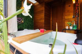 Cabana romântica com hidro e conforto - 9