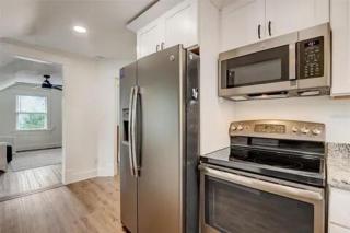 Charming Walkable Attic Bungalow near Lake Eola - 0