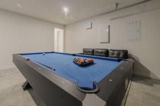 Modern 4BR Stay with Large Living Area in Hornby - 7