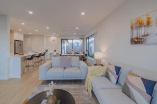 Modern 4BR Stay with Large Living Area in Hornby - 5