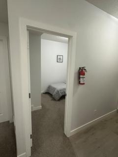 Cozy suite close to Calgary airport - 4