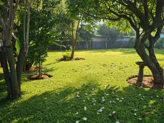 Entire Home for 6 Guests with Braai Area and Jacuzzi - Rustenburg - 7
