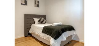 Elegant 2-Bedroom CBD Apartment with Pool, Gym and City Views - 6