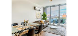 Elegant 2-Bedroom CBD Apartment with Pool, Gym and City Views - 9