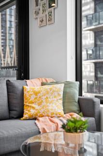 Modern Southbank Escape Walk to Crown, CBD Living Pool & Gym - 2