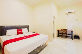 RedDoorz near Alun Alun Pemalang - 0