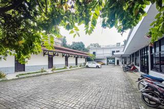 RedDoorz near Alun Alun Pemalang - 7