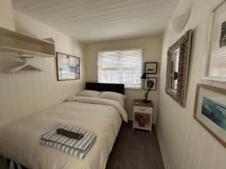 8 Bowling Green Chalets - 2