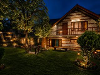 Manali 3 Bedroom Independent Heritage villas near private Volvo Bus Stand, Manali - 1