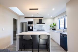 The Landing Pad - Family Home Near Airport - 8