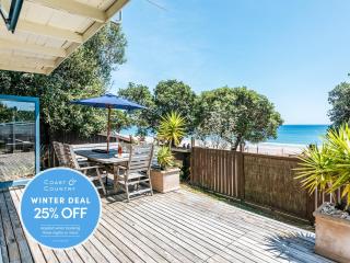 Onetangi Waterfront Bach - Coast & Country - 0