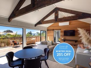 Onetangi Beach Stays Apartment - Coast & Country - 0