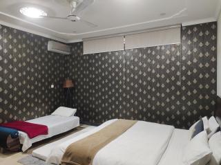 430 Premier Suites - 1
