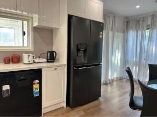 Cozy 3BDR Home in Werribee - 3