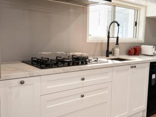 Cozy 3BDR Home in Werribee - 2