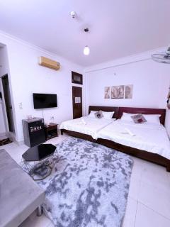 Pink Hotel - 5