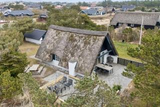 Charming Summer House With A Lovely Large Terrace - 3