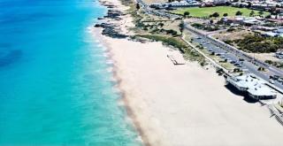 Stylish Beach Stay - Prime Location - 4