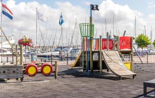 Prachtig Schip In Ouddorp Met Uitzicht Op De Haven - 3