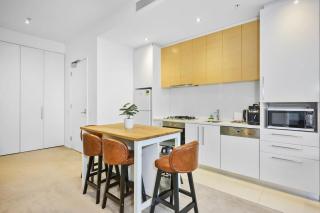 2 Bedroom Prima Pearl Tower with Pool and Private Balcony - Melbourne - 2