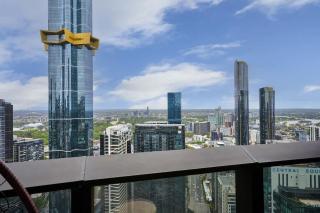 2 Bedroom Prima Pearl Tower with Pool and Private Balcony - Melbourne - 1