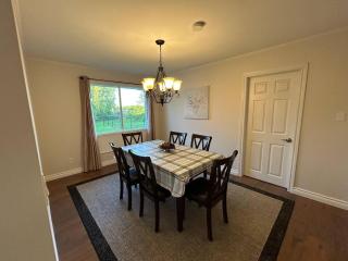 Cozy 3BR Cottage Near Lake Simcoe - 4