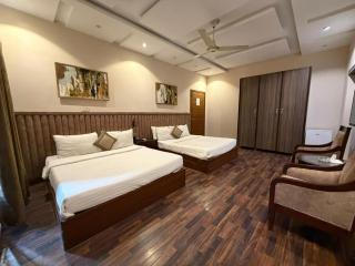 Shelton Hotel Gulberg - 3