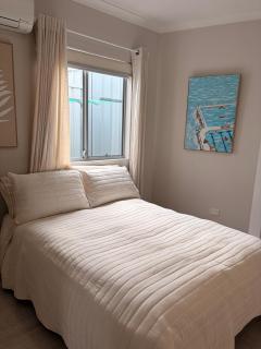 REST 4BR Boutique Stay CityView Balcony & Easy Access - 1