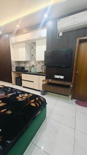 The Forest Stays-Luxury City Loft With Balcony Bliss - 6
