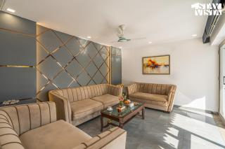 StayVista at Kaimalgarh Aravalli Estate with Pool & Lake View - 9