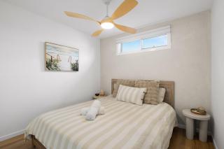 Mellow mountains, boutique beach house - 6