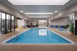 Wingate by Wyndham Cranberry - 3