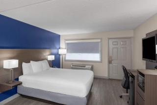 Angel Inn Near IMAX, a Travelodge by Wyndham - 2