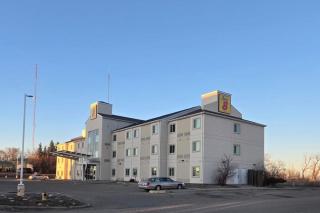 Super 8 by Wyndham Estevan - 3