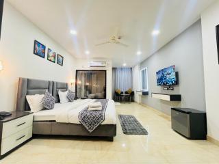 Hotel Silver Grand - Near Chattarpur Metro Station - 9
